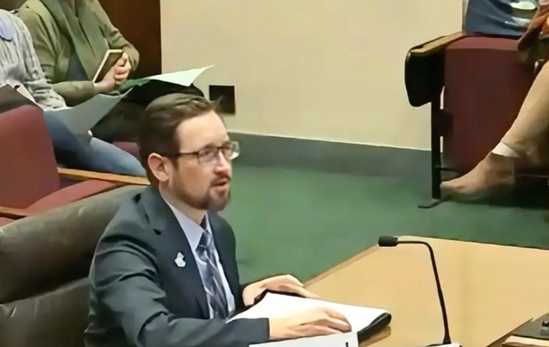 Executive Director Gavin Geis testifying at the Winner-Take-All hearing in the 2025 legislative session.